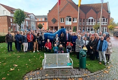 Delegation vor dem Jastrowie-Pferd