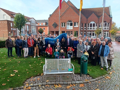 Delegation vor dem Jastrowie-Pferd © Gemeinde Steinfeld (Oldenburg)